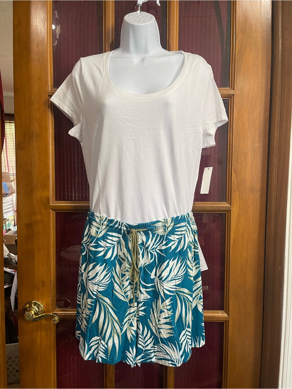 Classic White & Teal Tropical shorts with Scoop Neck Women's Short Set - Picture 2 of 3